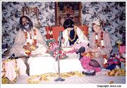 30. Maharishi & Mia Farrow